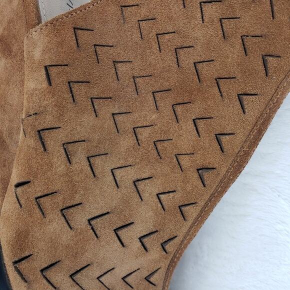 Via Spiga Wedge Sandal Women 7M Brown Suede Laser Cut Perforated Peep Toe Ankle - Picture 4 of 11